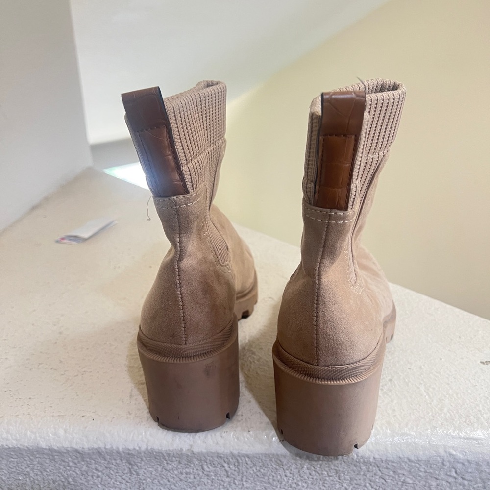 Steve Madden women size 8.5 Suede Lug Sole Booties boots chunky street - Picture 4 of 12
